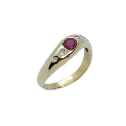 Anillo de oro amarillo con diamantes y rubí