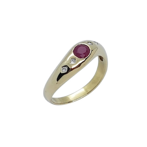 Anillo de oro amarillo con diamantes y rubí