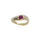Anillo de oro amarillo con diamantes y rubí