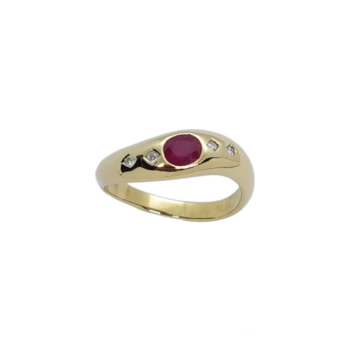 Anillo de oro amarillo con diamantes y rubí
