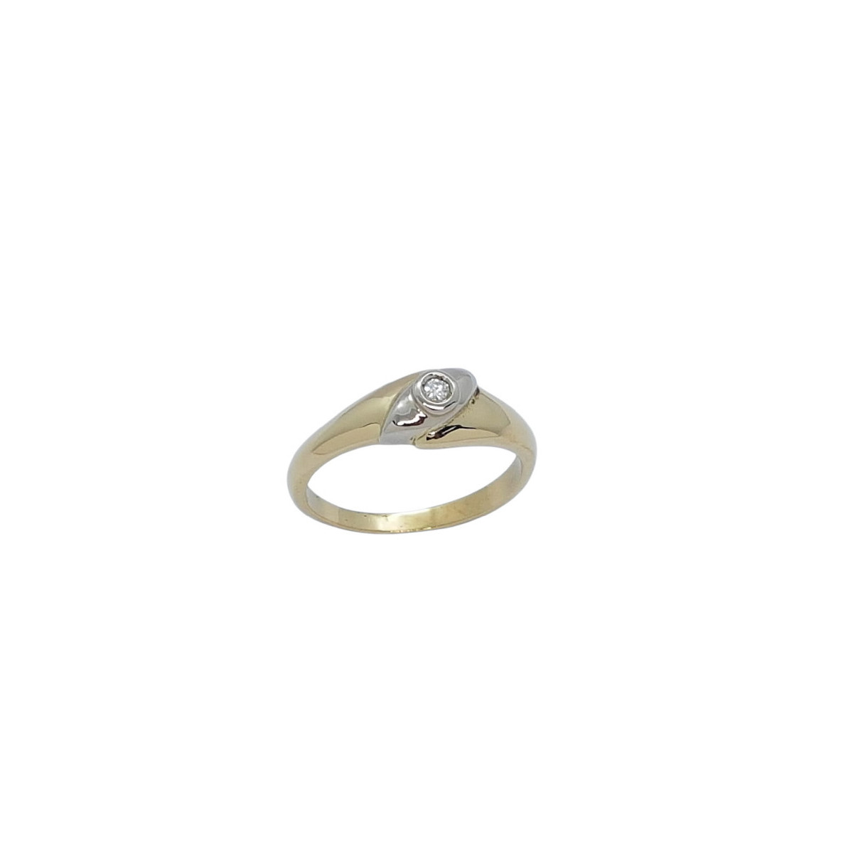 Anillo de oro amarillo y diamante