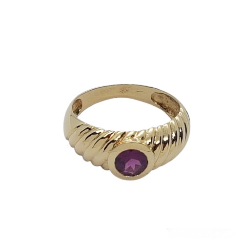 Anillo de oro amarillo con granate rodolita