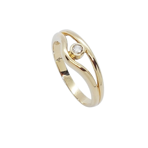 Anillo de oro amarillo y diamante