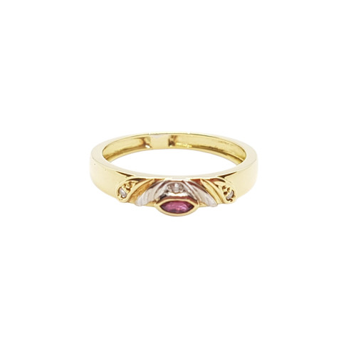 Anillo de oro amarillo con rubí y diamantes