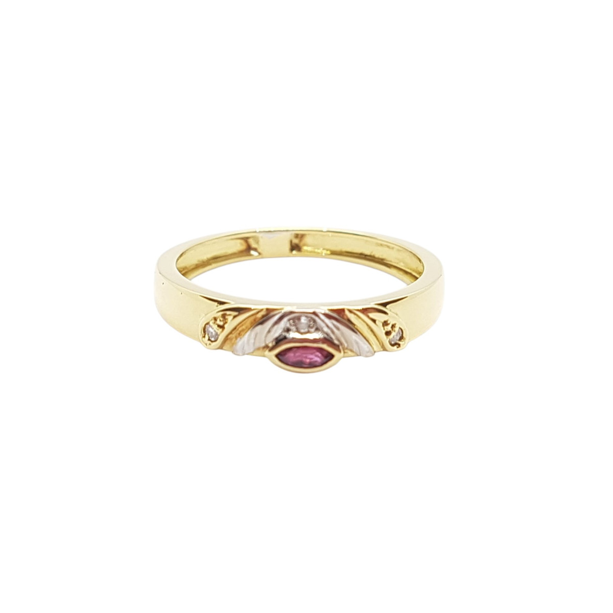 Anillo de oro amarillo con rubí y diamantes