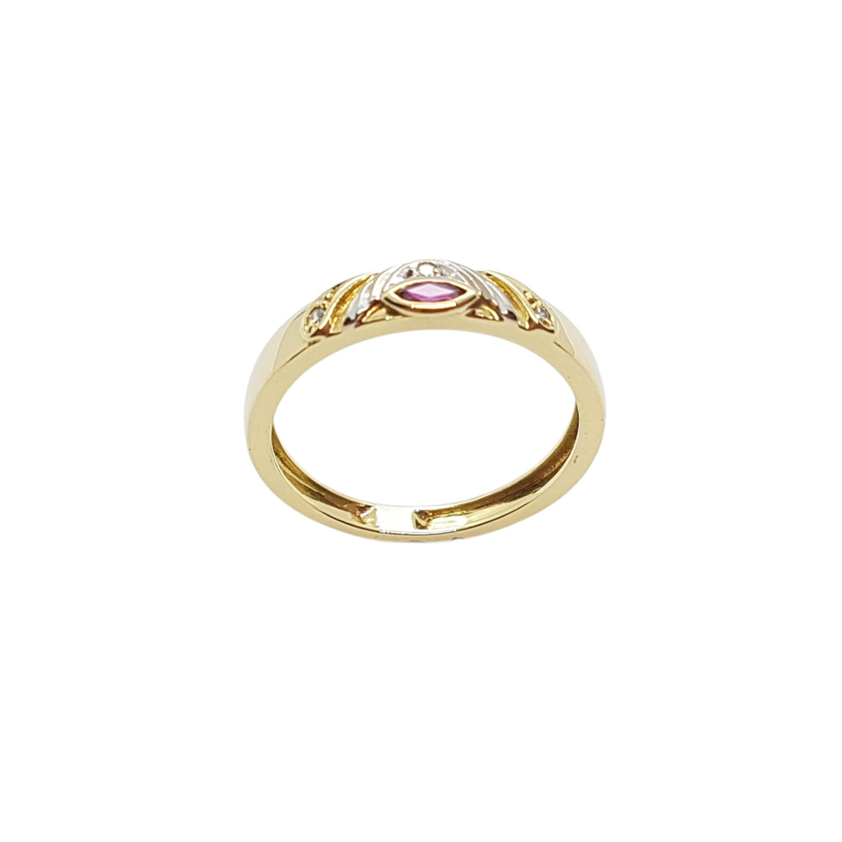 Anillo de oro amarillo con rubí y diamantes