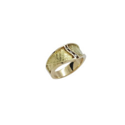 Anillo de oro amarillo con diamantes