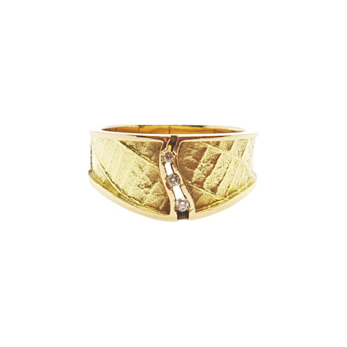 Anillo de oro amarillo con diamantes
