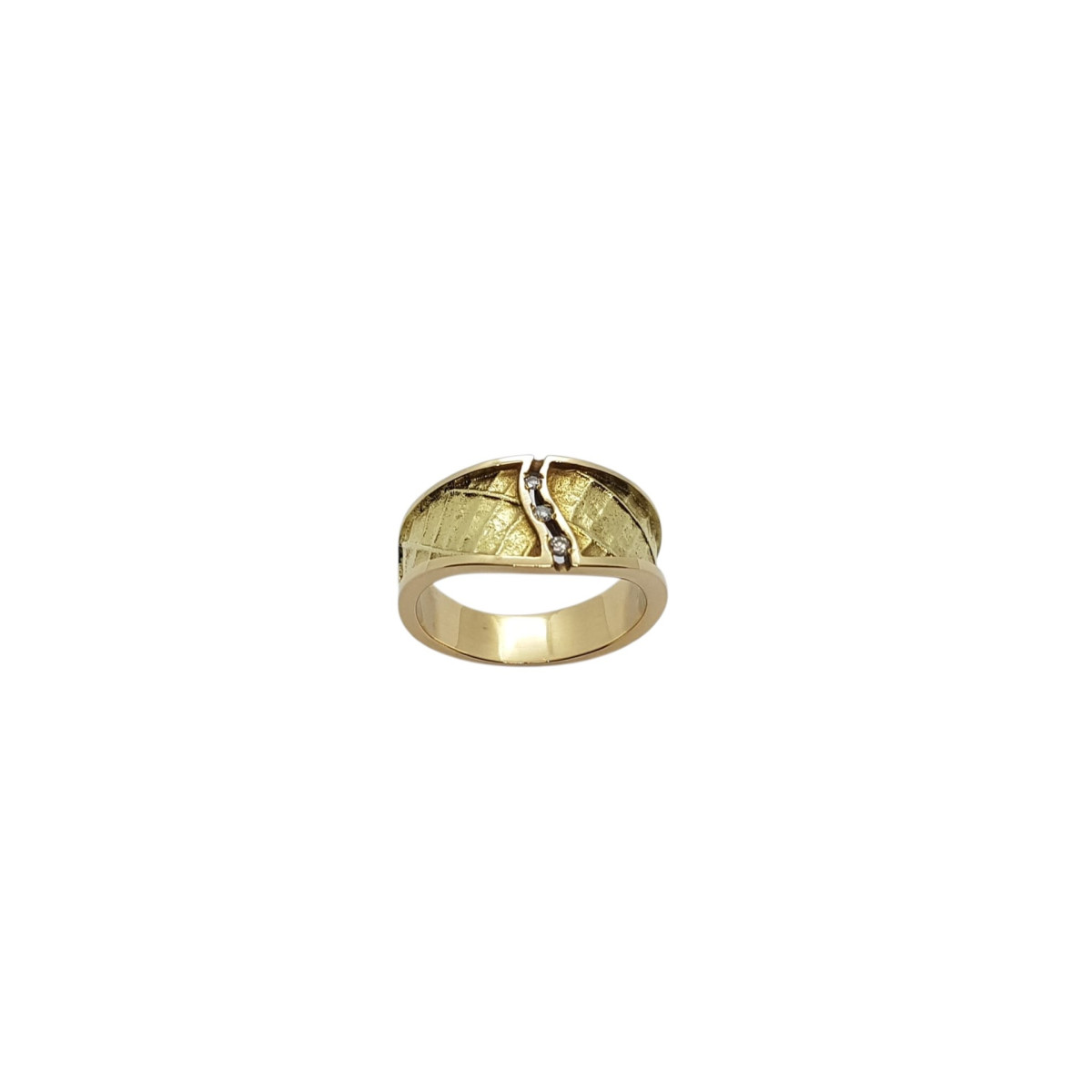 Anillo de oro amarillo con diamantes