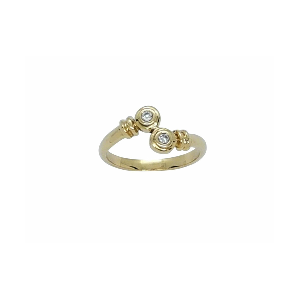 Anillo de oro amarillo y diamante