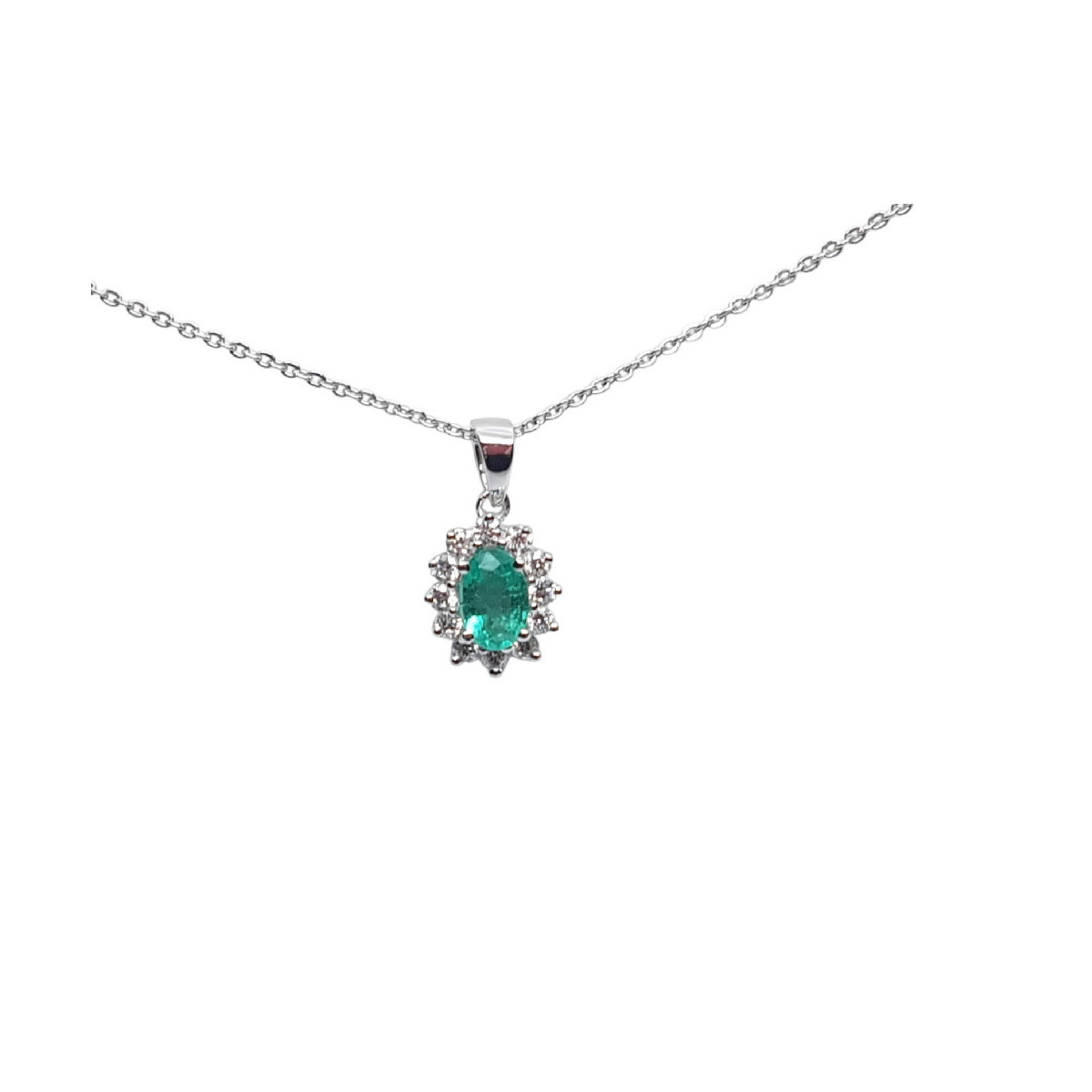Gargantilla de oro blanco en forma de Rosetón de esmeralda y diamantes