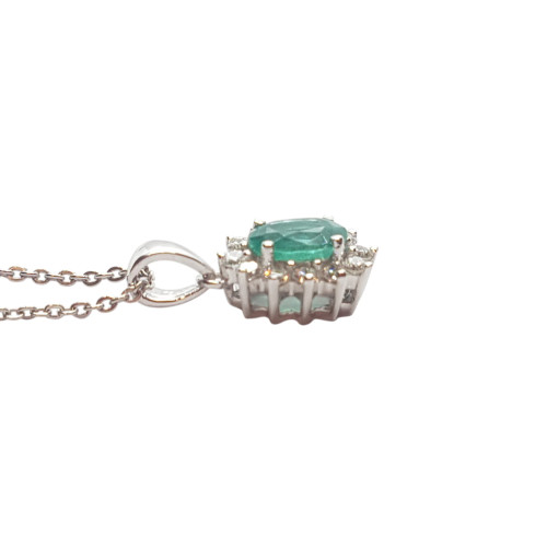 Gargantilla de oro blanco en forma de Rosetón de esmeralda y diamantes