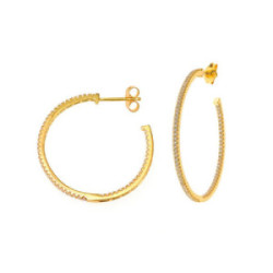 Pendiente estilo aros con circonitas