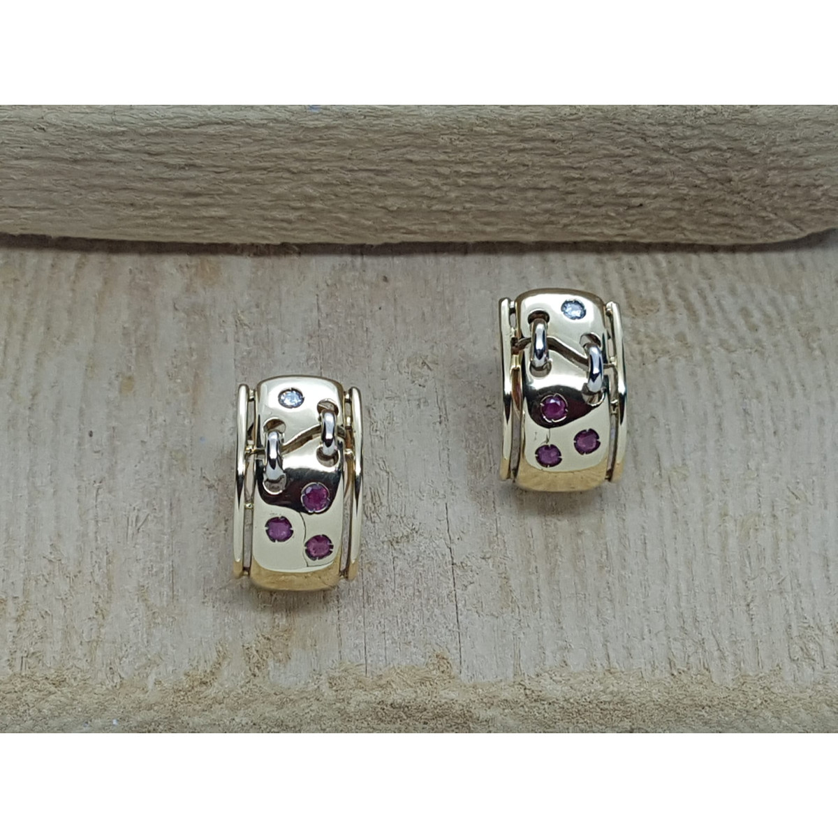 Pendientes de oro amarillo con diamantes y rubíes