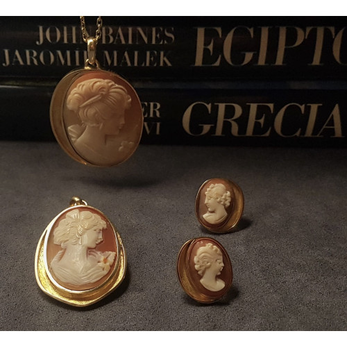 Pendientes de oro amarillo con camafeos