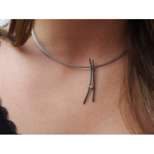 Gargantilla de plata  con diamante