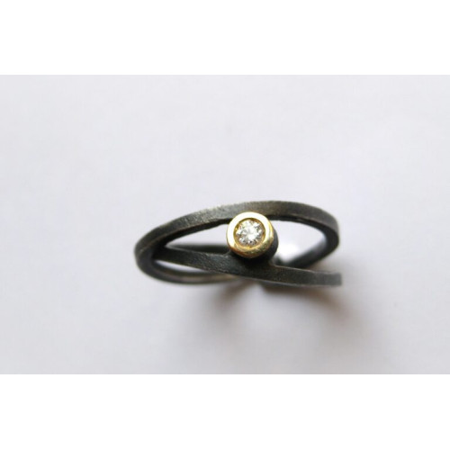 Anillo de plata y oro con diamante