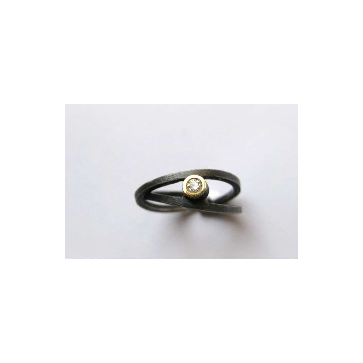 Anillo de plata y oro con diamante