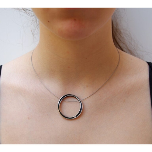 Gargantilla de plata con diamante