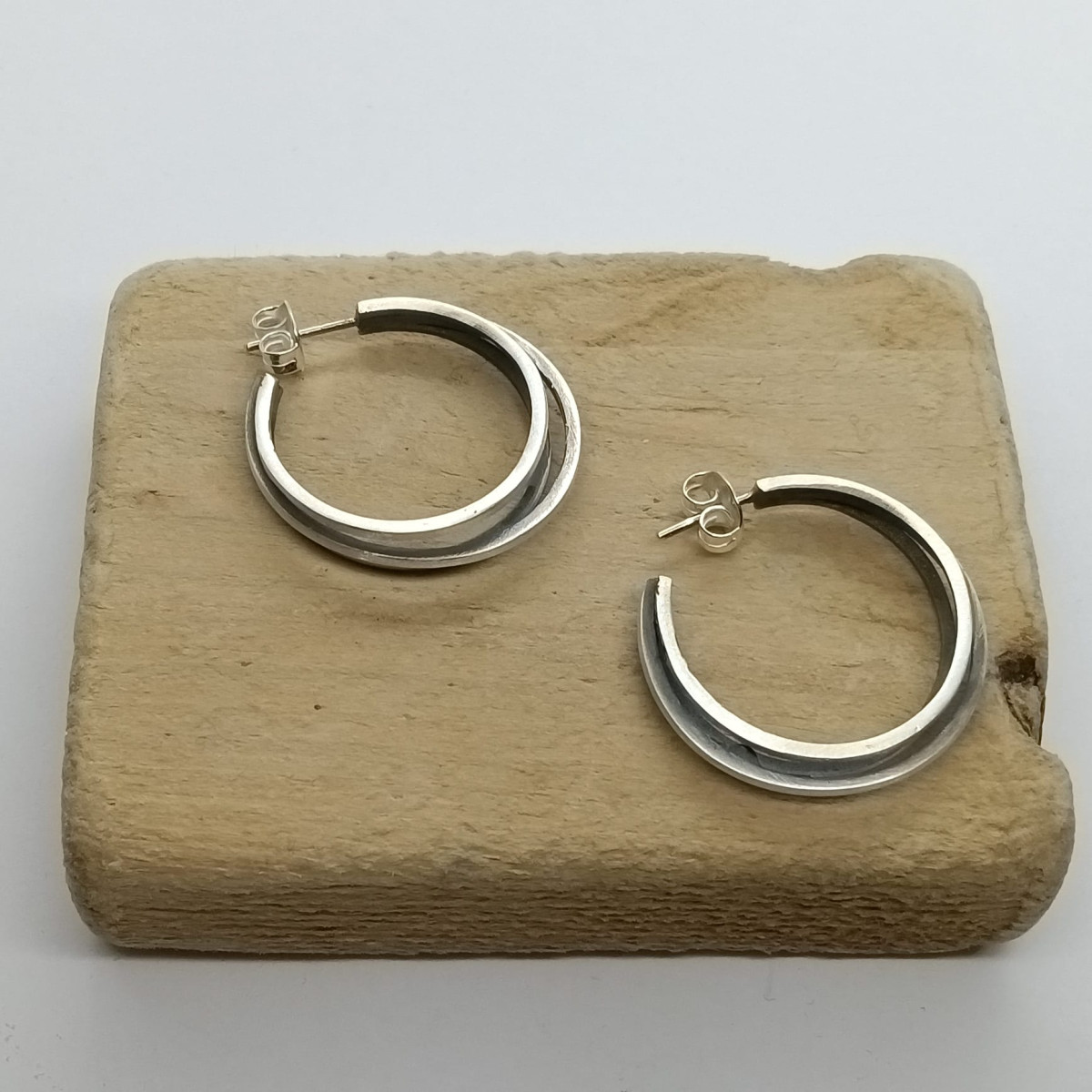 Pendientes de plata en forma de aros Pendientes de plata en forma de aros