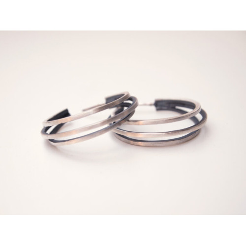 Pendientes de plata en forma de aros Pendientes de plata en forma de aros