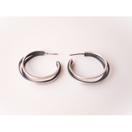Pendientes de plata en forma de aros Pendientes de plata en forma de aros