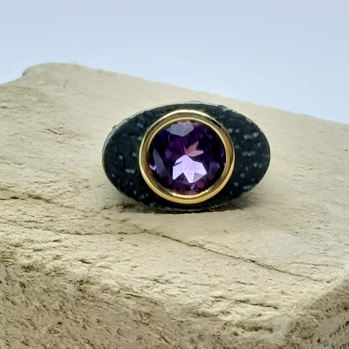 Anillo de plata y oro con amatista Anillo de plata y oro con amatista