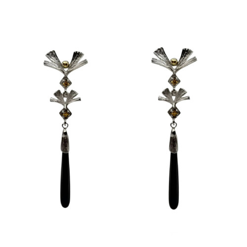 Pendientes de plata, oro y zafiro amarillo combinados con ónix