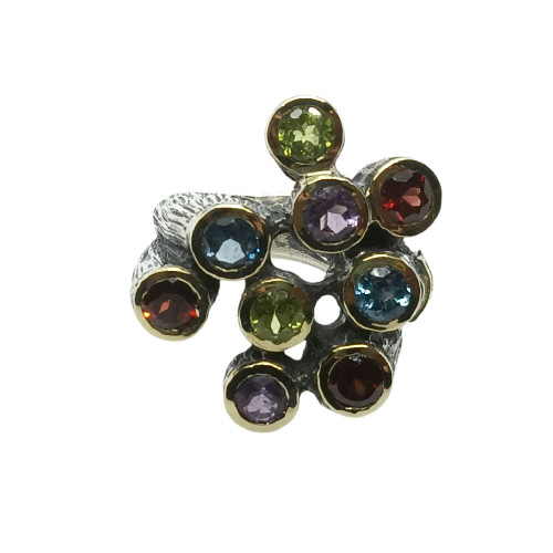Anillo de plata y oro con peridotos, topacio azul, granates y amatistas