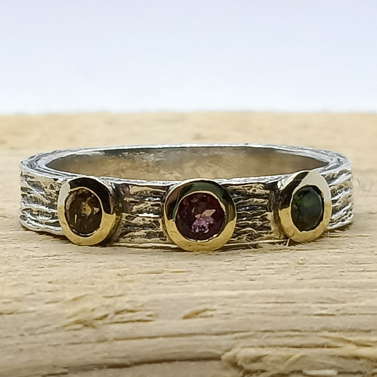 Anillo de plata y oro con turmalinas