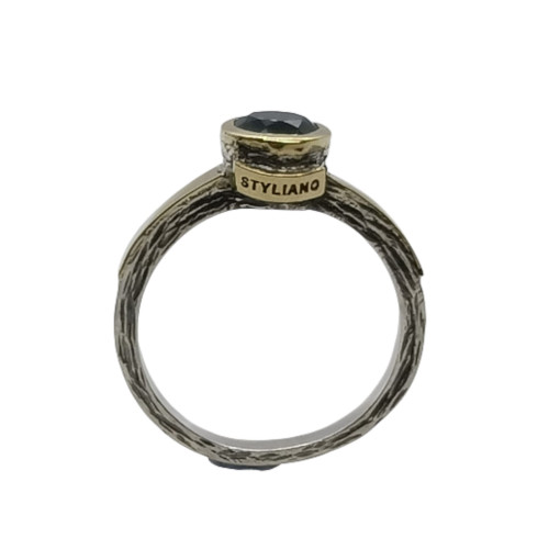 Anillo de plata y oro con peridoto