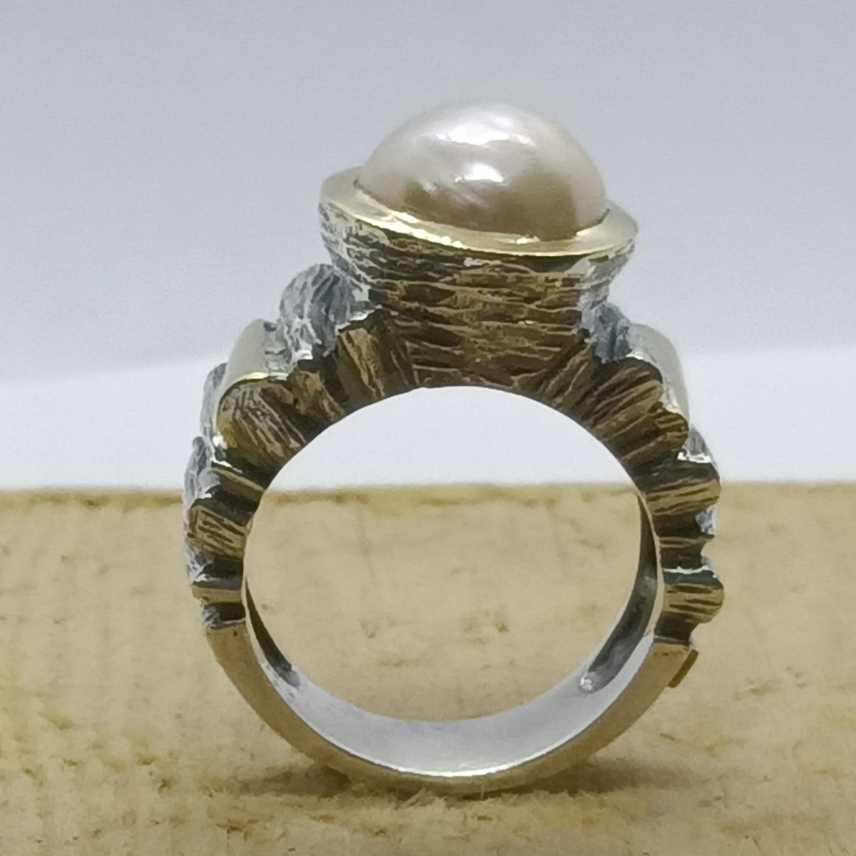 Anillo de plata y oro con perla