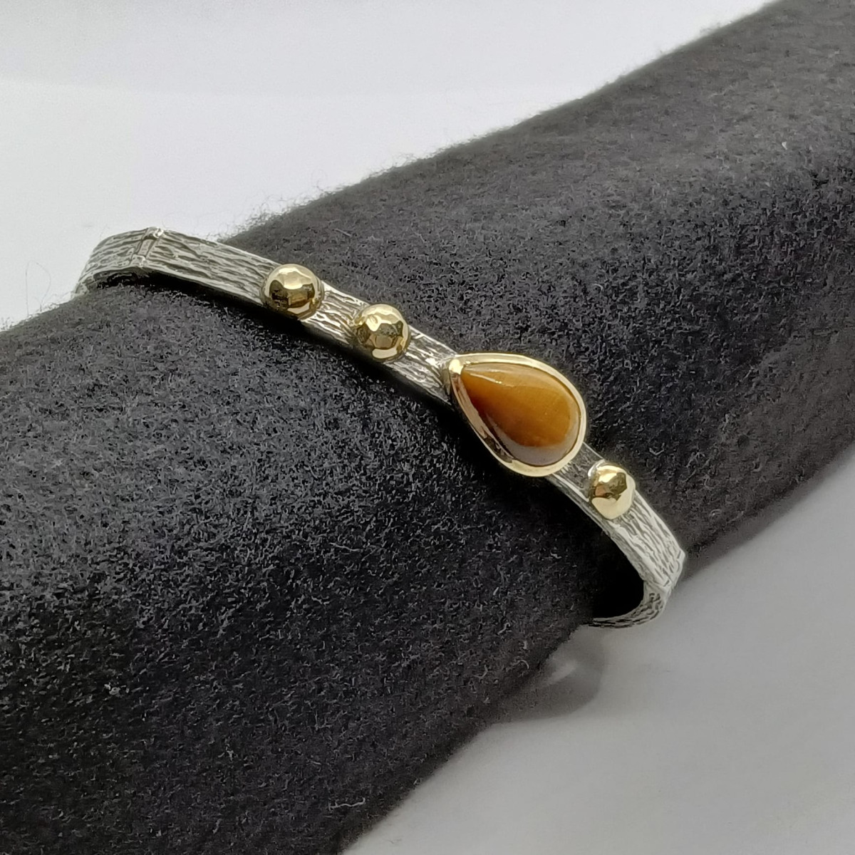 Pulsera de plata y oro con ojo de tigre
