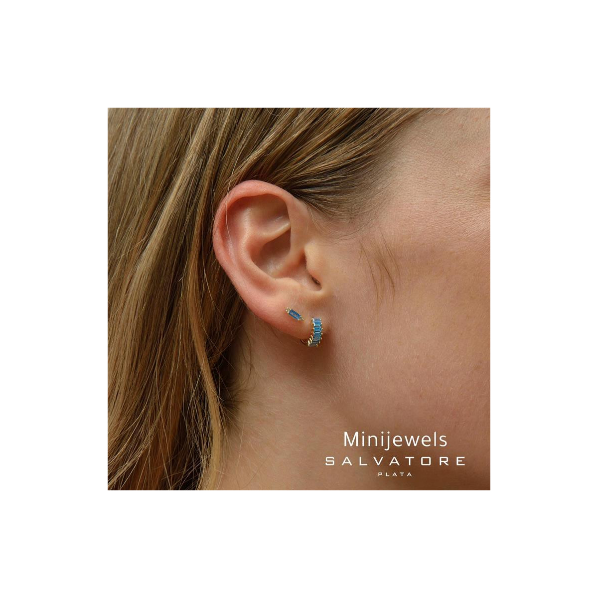 Pendiente pequeño con circonitas azules