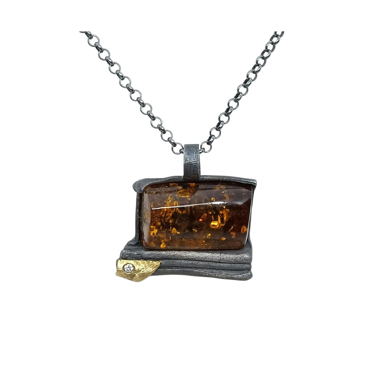 Colgante de plata y oro con ámbar y diamante