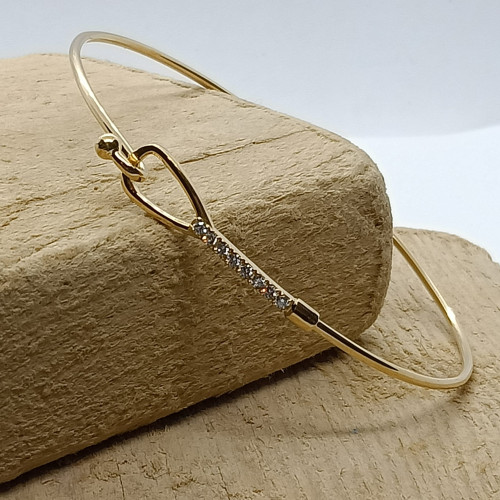 BRAZALETE RÍGIDO DE ORO AMARILLO CON DIAMANTES