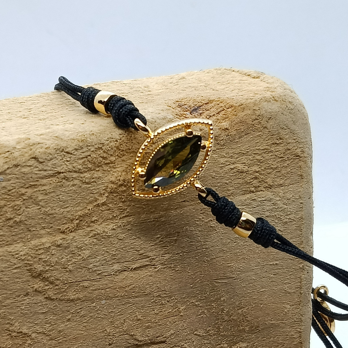 Pulsera de plata con macramé y circonita