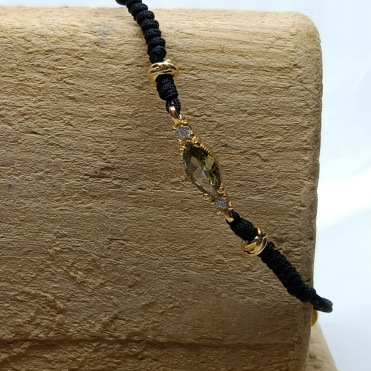 Pulsera de plata con macramé y circonita