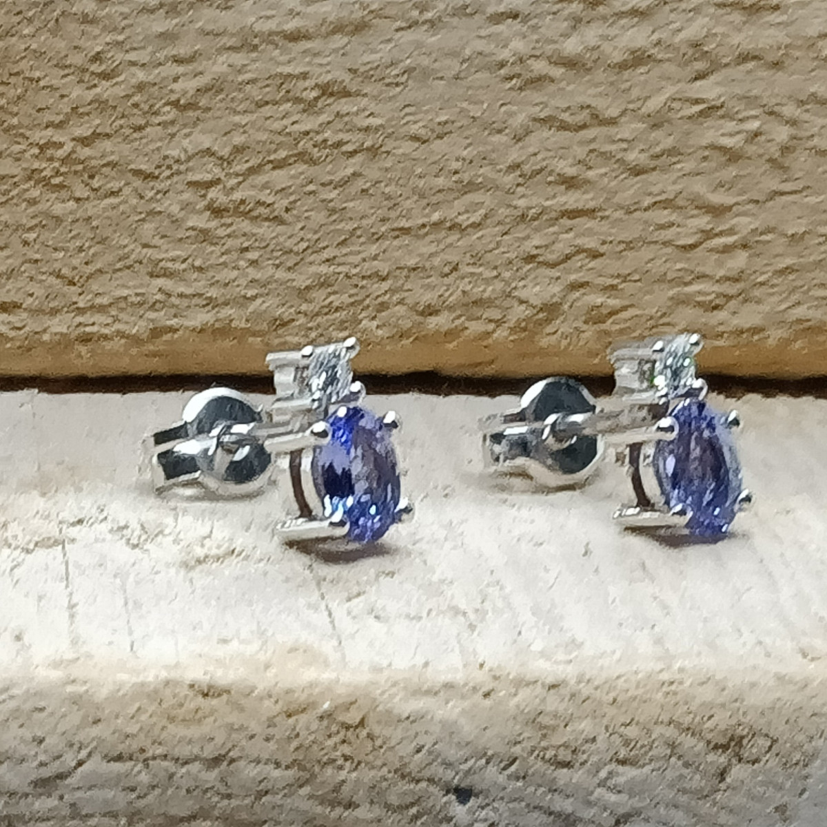 Pendientes de oro blanco con diamantes y tanzanitas