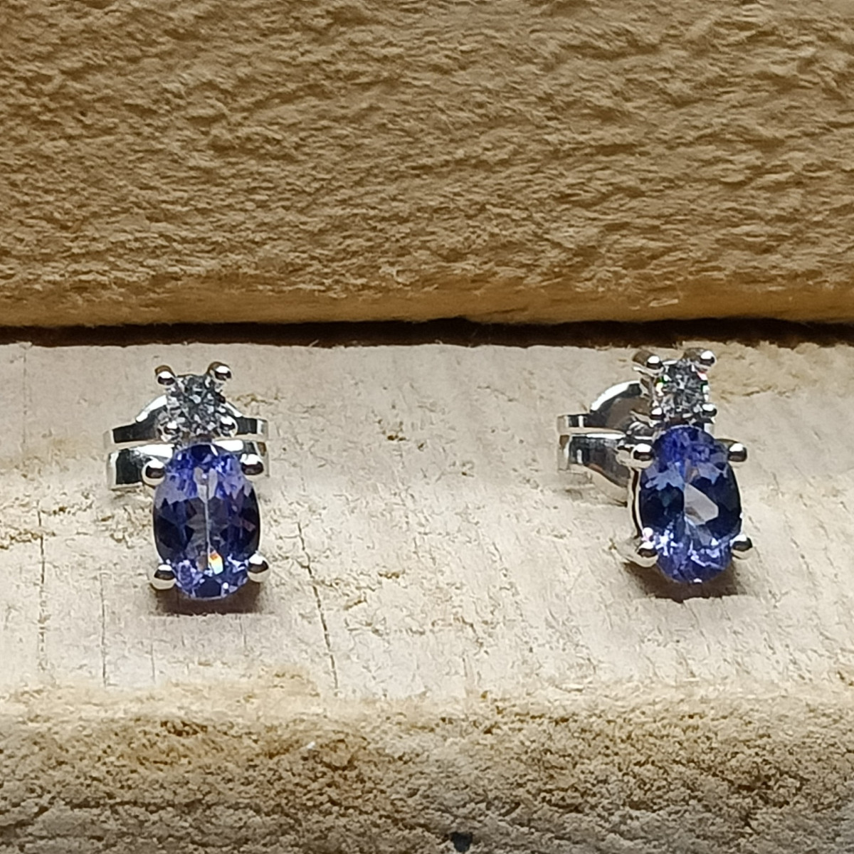 Pendientes de oro blanco con diamantes y tanzanitas