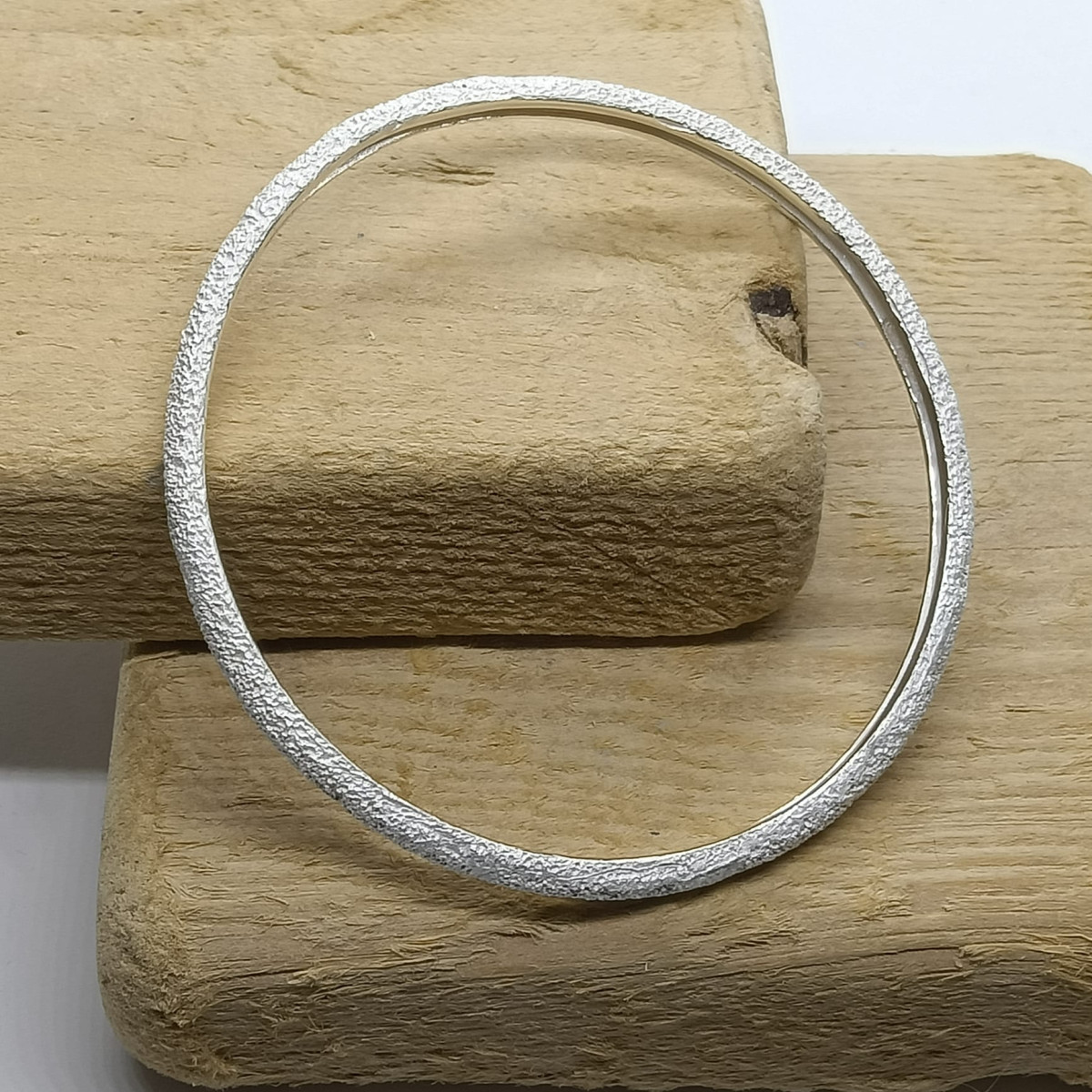 Brazalete rígido de plata
