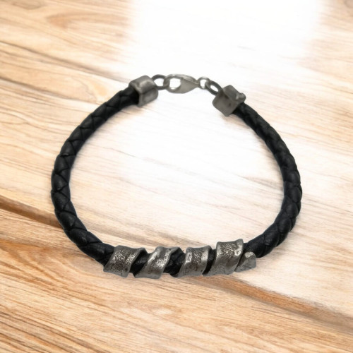 Brazalete de plata y cuero