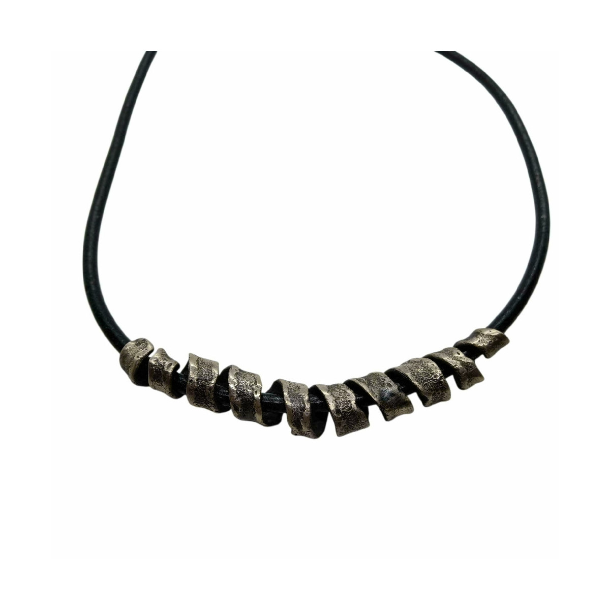 Gargantilla de plata y cuero