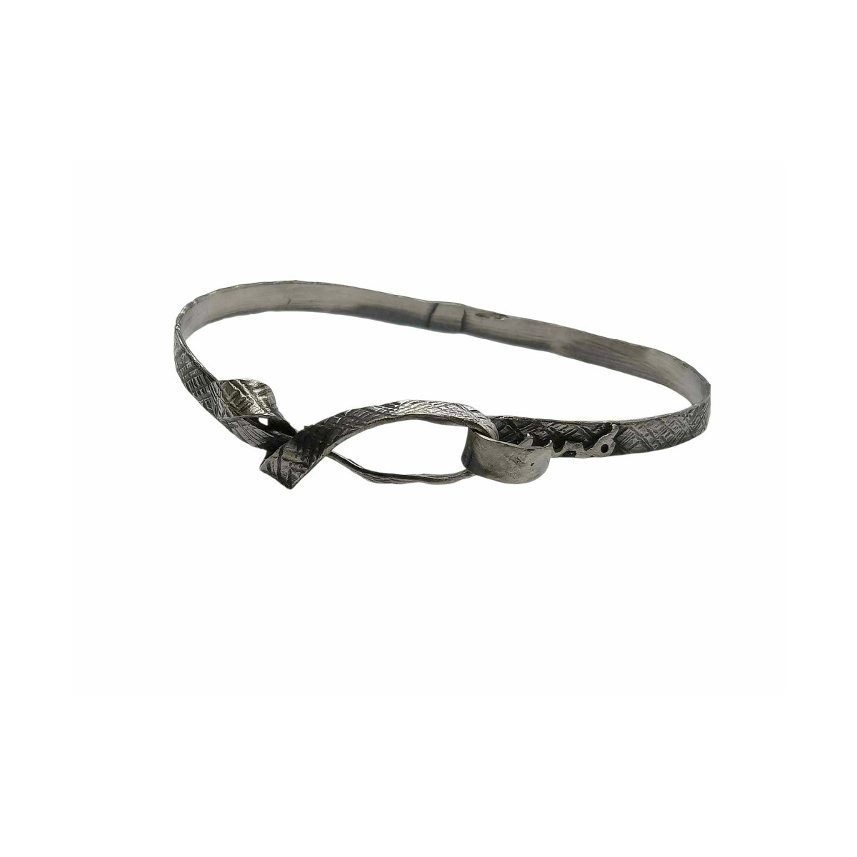 Brazalete rígido de plata