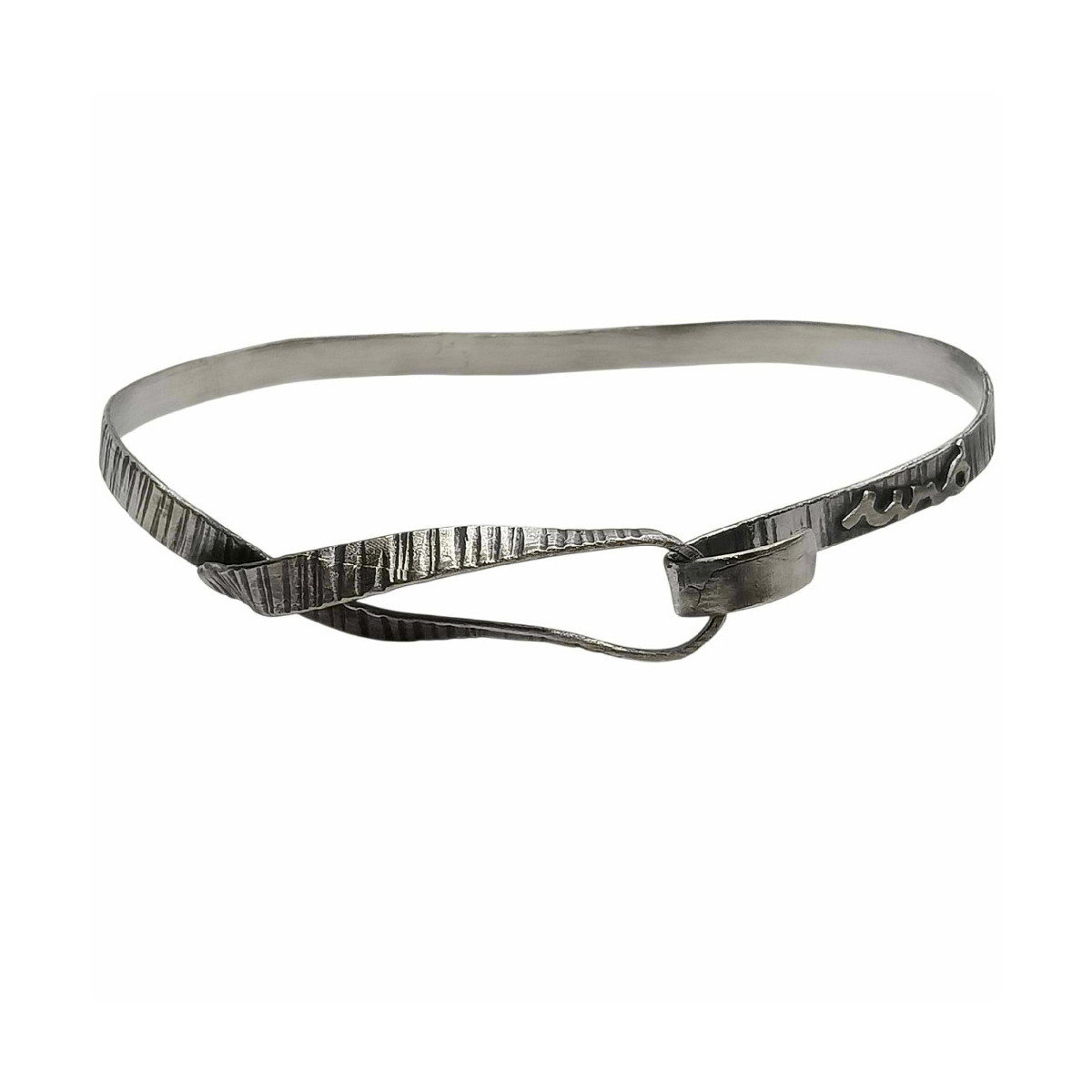 Brazalete rígido de plata