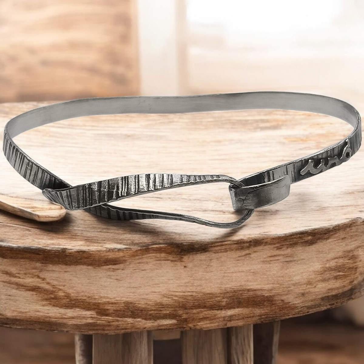 Brazalete rígido de plata