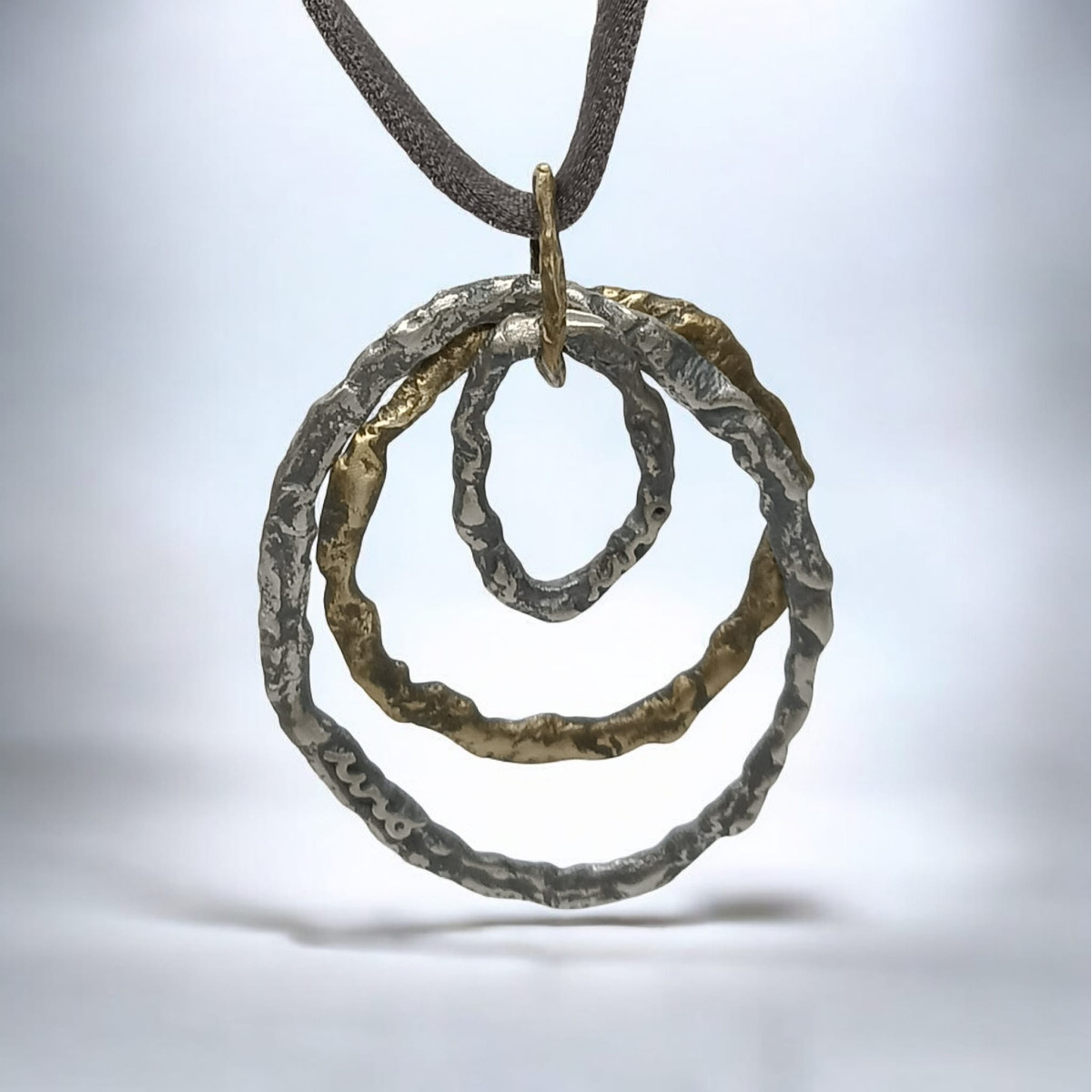 Gargantilla de plata y bronce