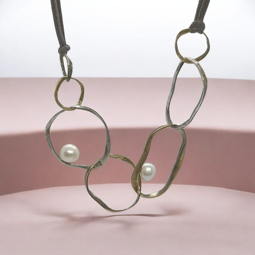 Gargantilla de plata y bronce con perlas