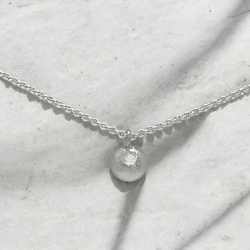 Gargantilla de plata con colgante