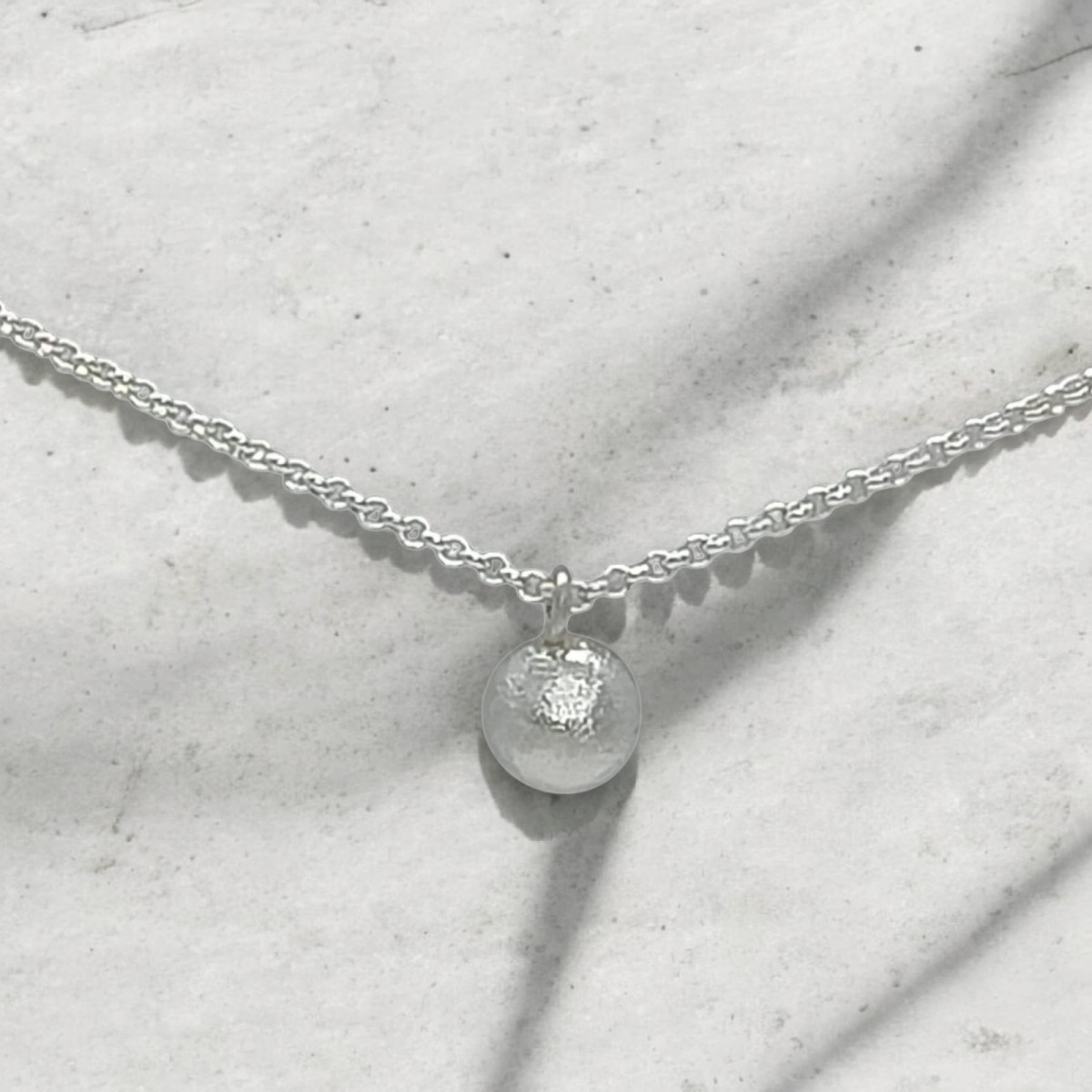 Gargantilla de plata con colgante